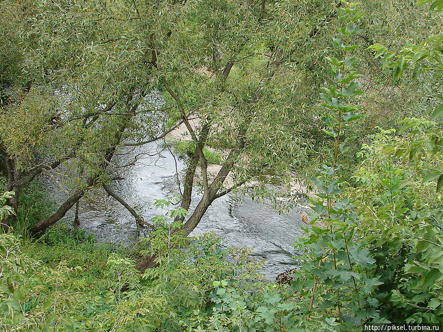 река Уж и ее скалистые берега
