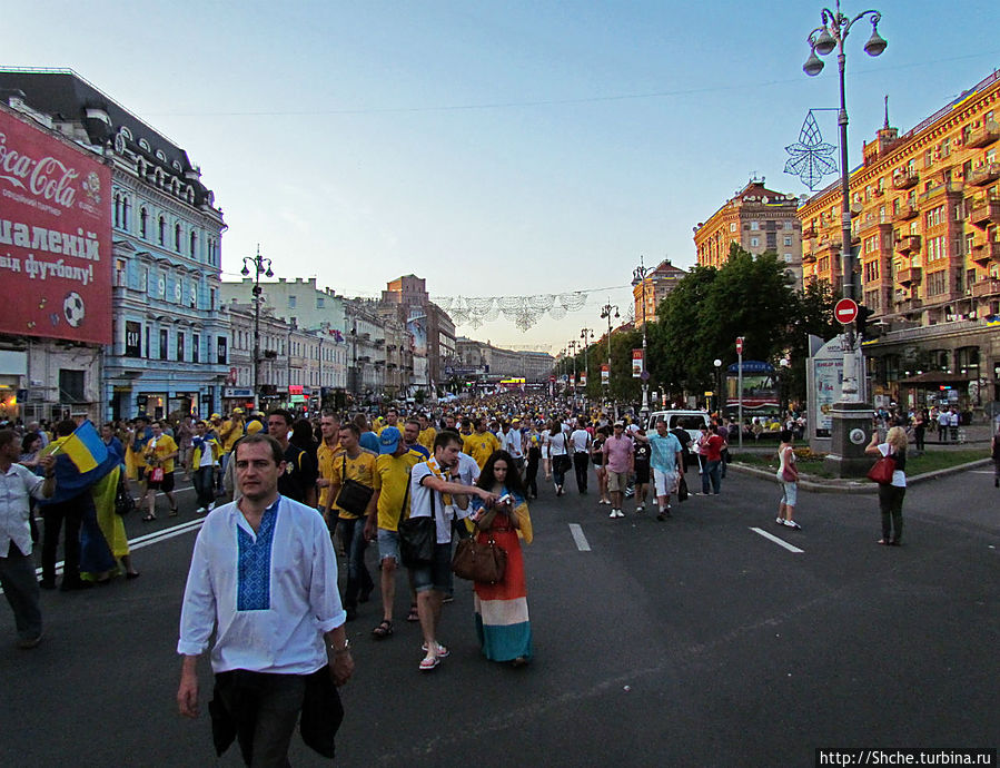 шествия на стадион по Красноармейской улице Киев, Украина