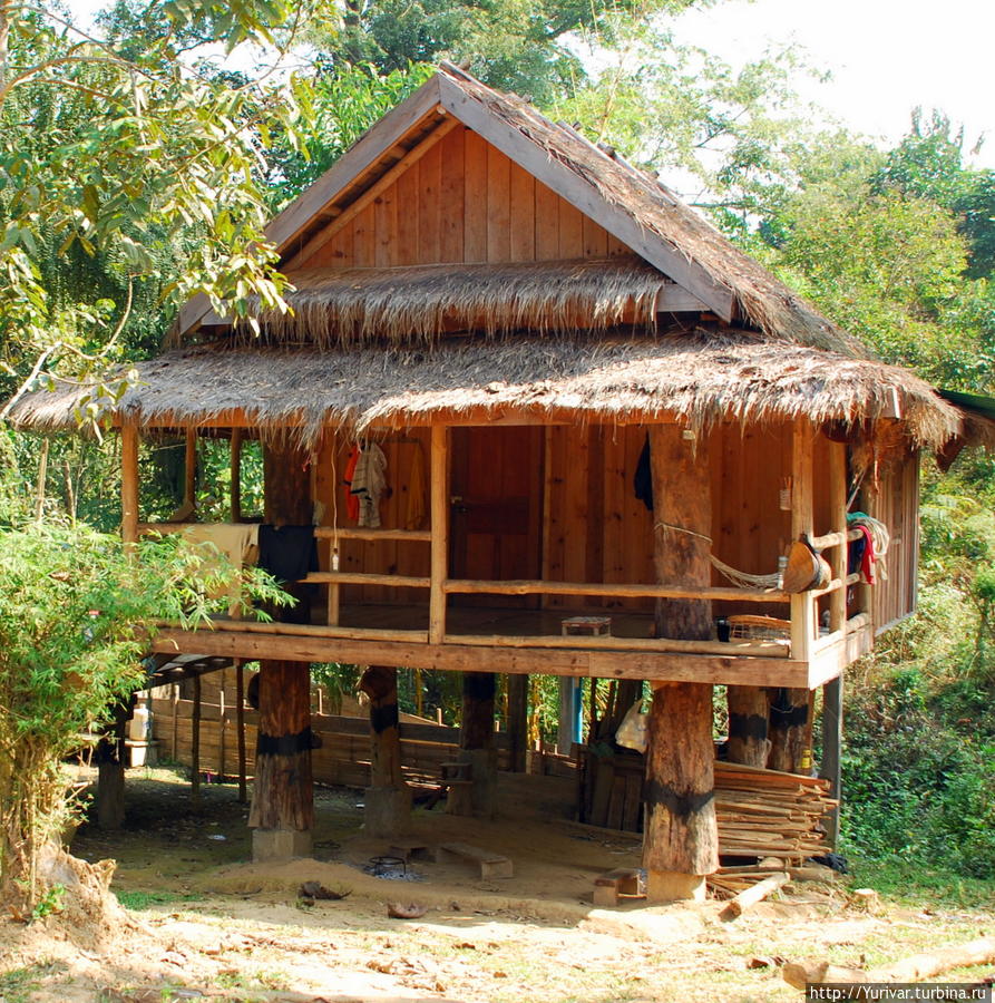 Домик лаосца в горах Луанг-Прабанг, Лаос