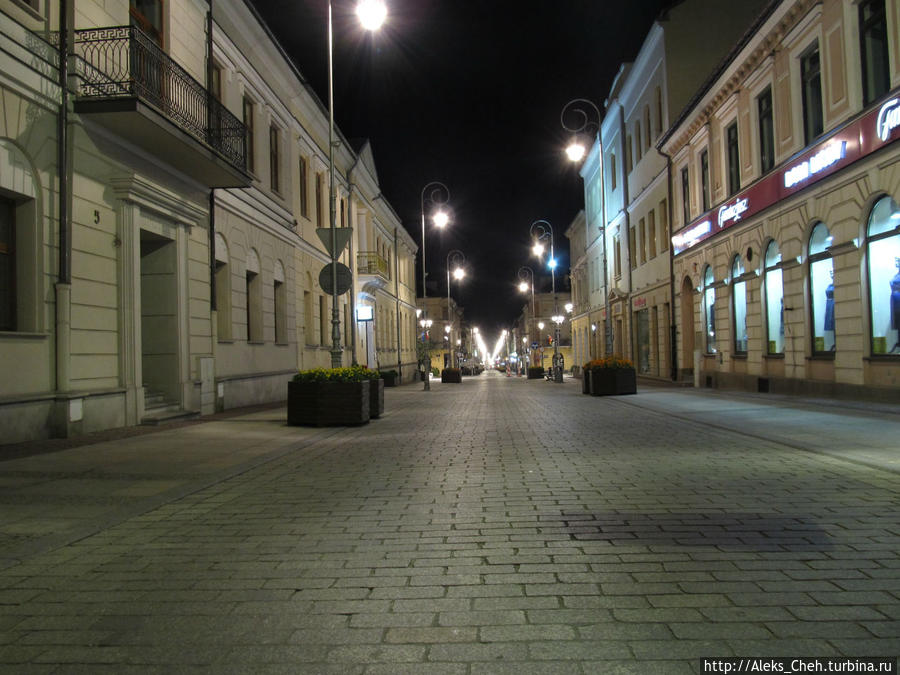 Улица Г. Сенкевича — центральная улица Кельце, длиной 1300 метров. Кельце, Польша