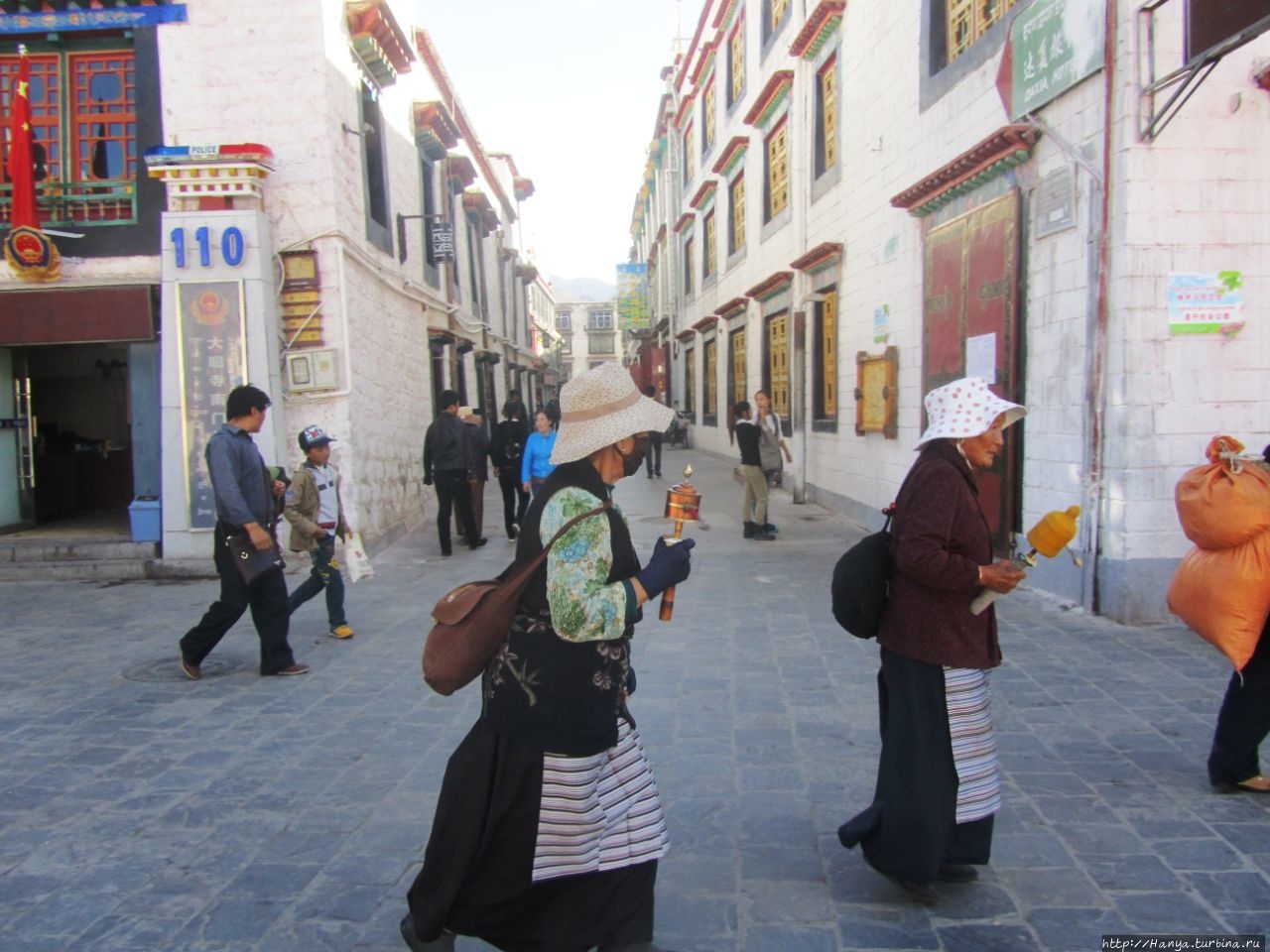 Barkhor Street — Старая часть Лхасы Лхаса, Китай