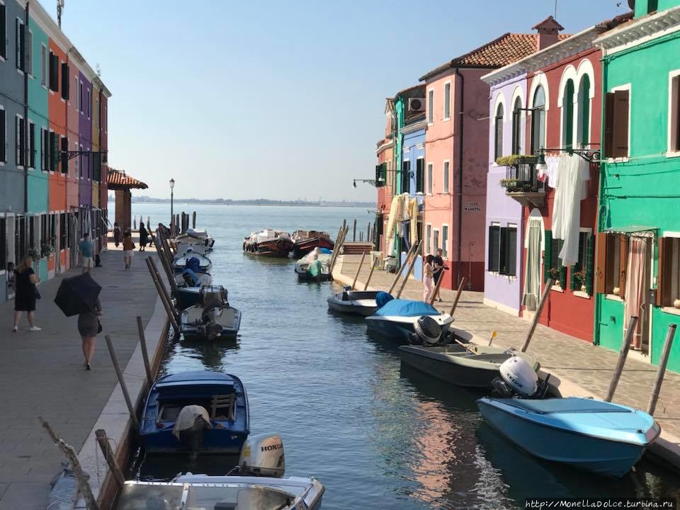 Пешеходный маршрут на острове Burano: июнь 2020 Остров Бурано, Италия