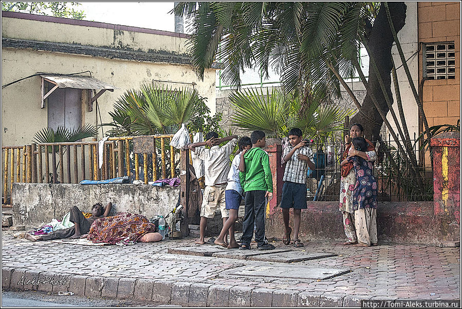 Спать на улице — норма для индийцев...
* Мумбаи, Индия