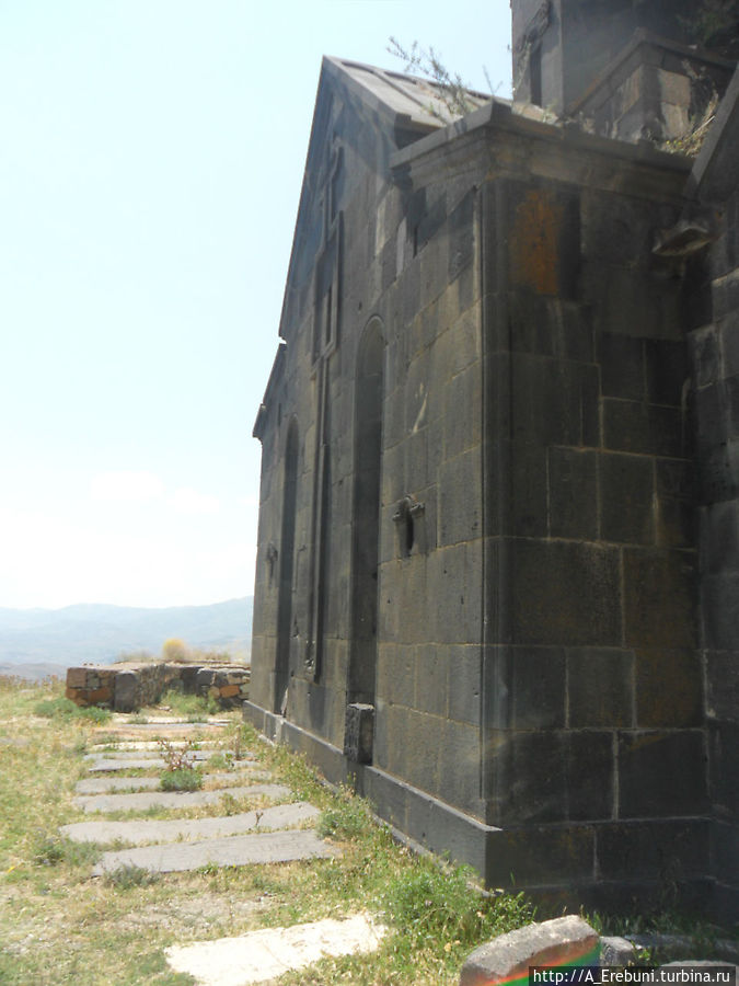 Сурб Ншан и Сурб Степанос (Вайоц Дзор) крепость Смбатаберд, Армения