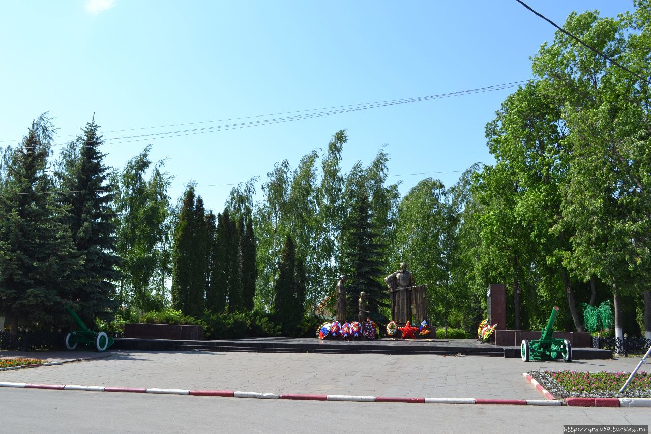 Скульптурное разнообразие апельсиновой крепости Чаплыгин, Россия