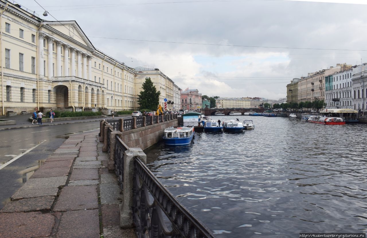 Прогулка по набережной Фонтанки и у Михайловского замка Санкт-Петербург, Россия