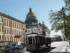 1959 год, Адмиралтейский проезд. В 1907 году именно на этом месте проходила первая линия петербургского трамвая. Сейчас тут даже путей нет, остался только один памятный фрагмент