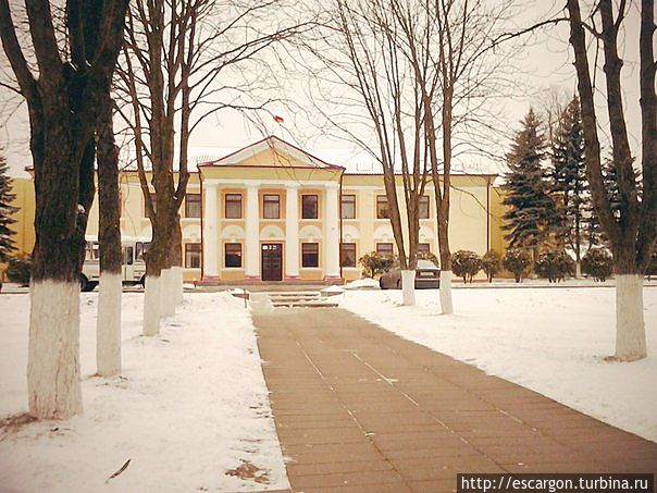 Впрочем, как бы то ни было, меня больше привлекают другие памятники...