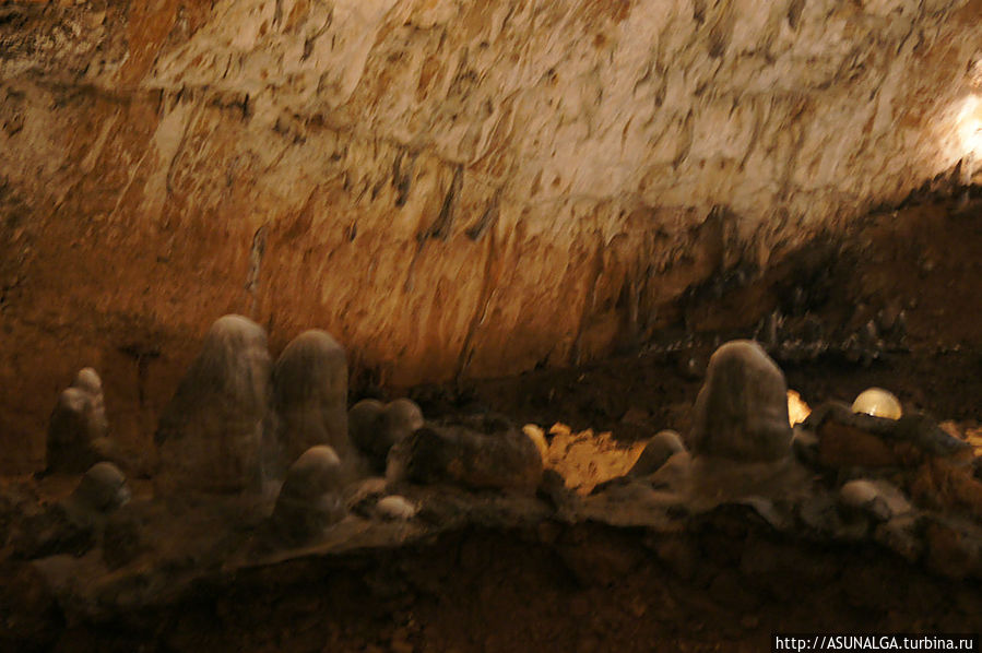 Каждый год сталактиты и сталагмиты вырастают на пару миллиметров. Валпоркеро-де-Торио, Испания
