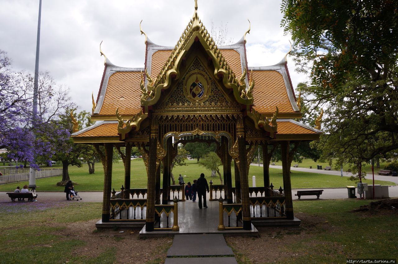 Тайм-аут в саду на площади Империи Лиссабон, Португалия