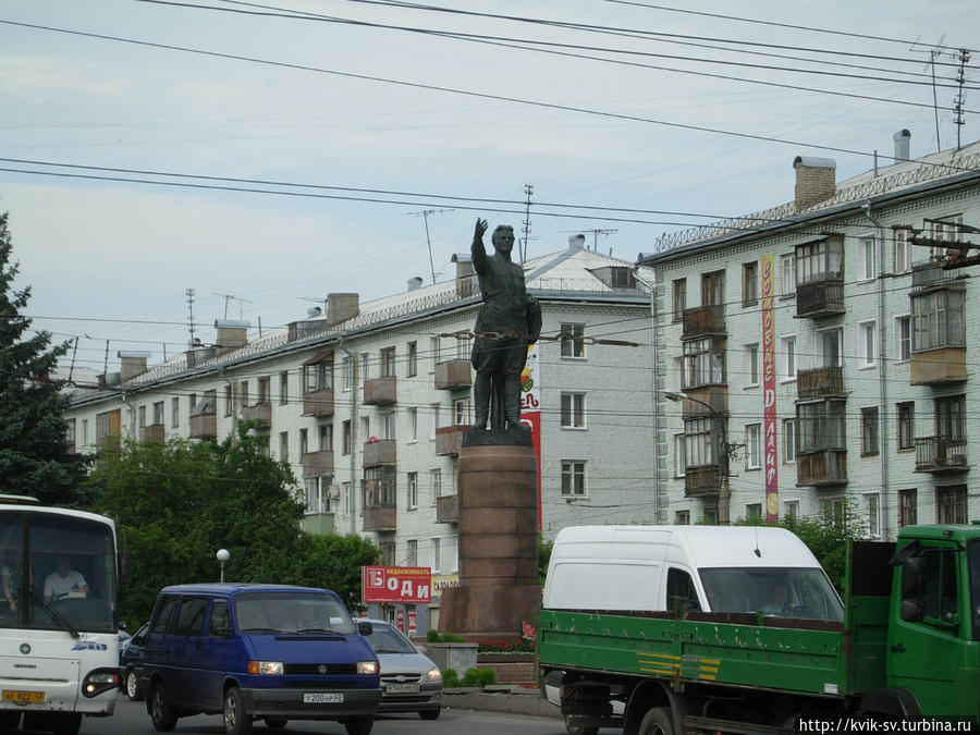 И потом верх по проспекту завершаем наш  маршрут, круг замкнули, вот  он  памятник опять С.М.Кирову Киров, Россия