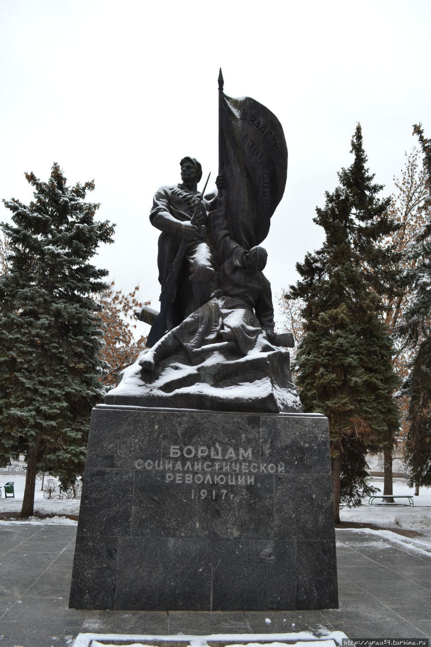 Памятник борцам социалистической революции 1917 г. Саратов, Россия