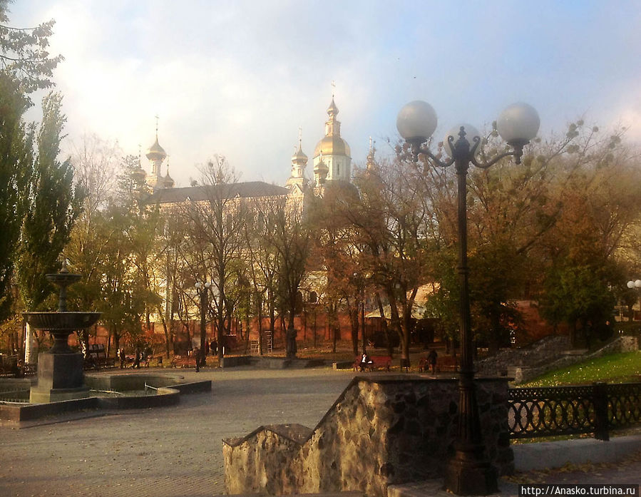 Ещё одна старинная церковь города — Покровская церковь была построена  в Харькове одновременно с Успенским собором в XVII веке. Харьков, Украина