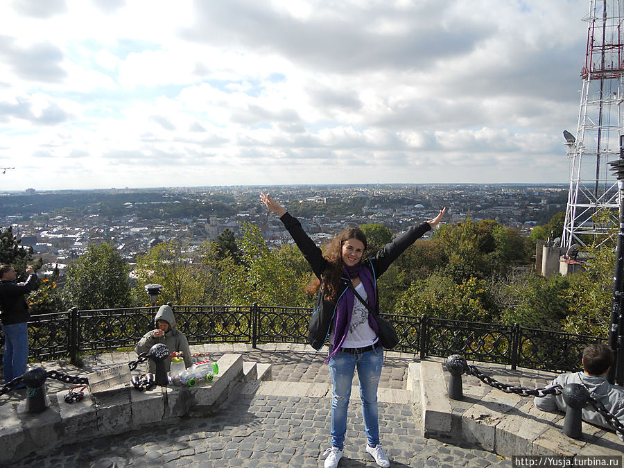 Замковая гора. Высоко. Но, мы туда добрались таки)