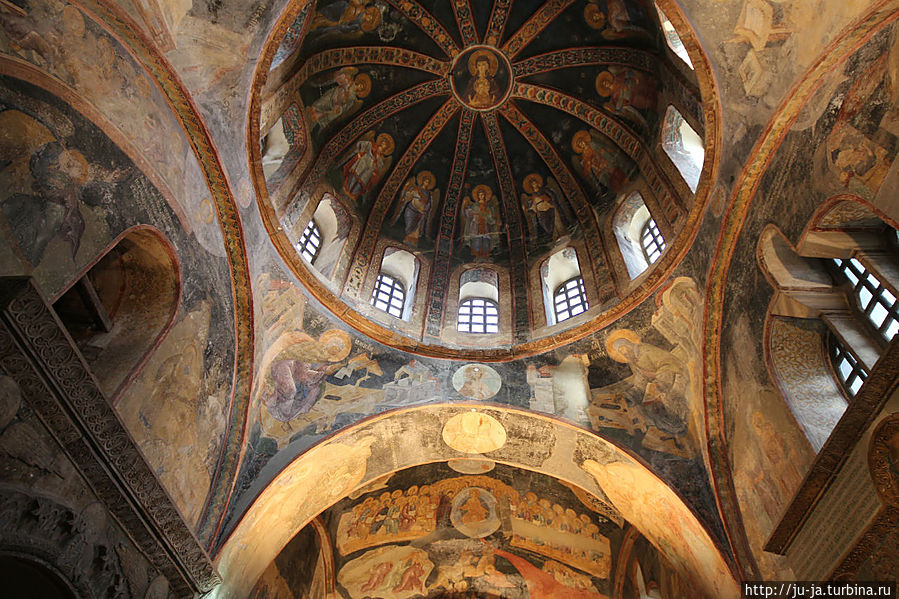 Фрески и мозаики чудесным образом сохранились, не смотря на замазывание) Стамбул, Турция