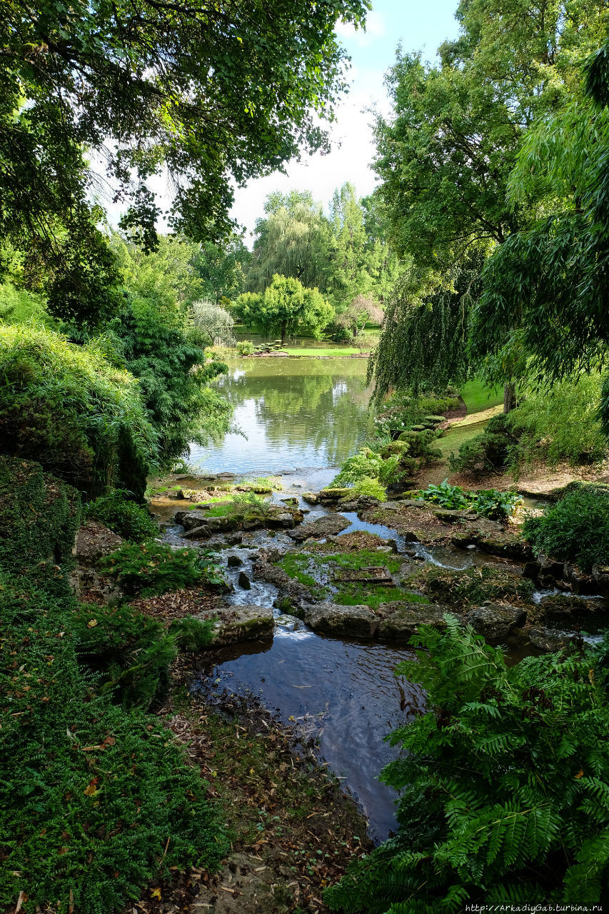 Его Превосходительство – французский парк Апремо́н-сюр-Алье́, Франция