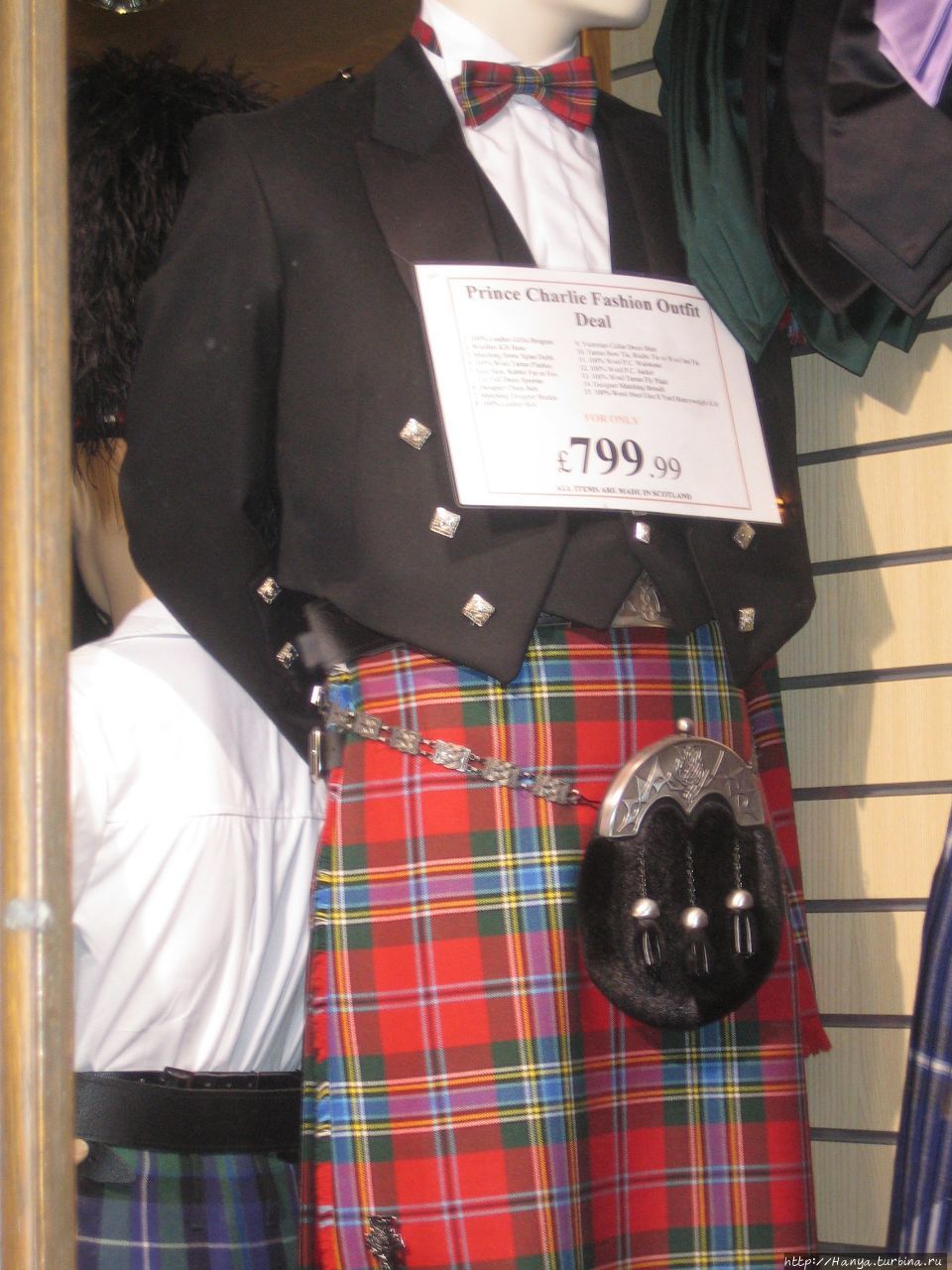 Знаменитый традиционный шотландский мужской наряд в Эдинбурге Эдинбург, Великобритания