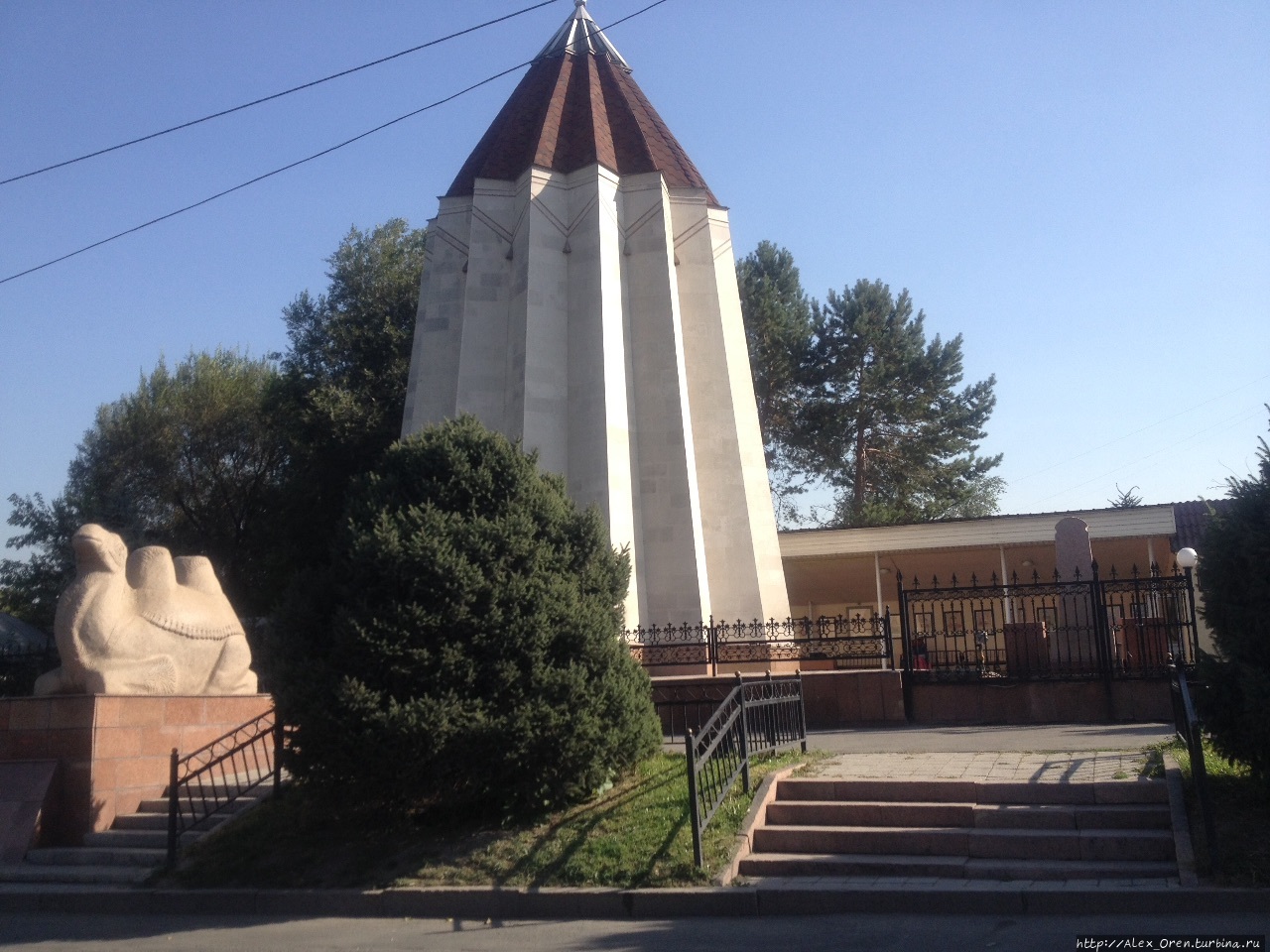 Какие-то мусульманские сооружения Алматы, Казахстан