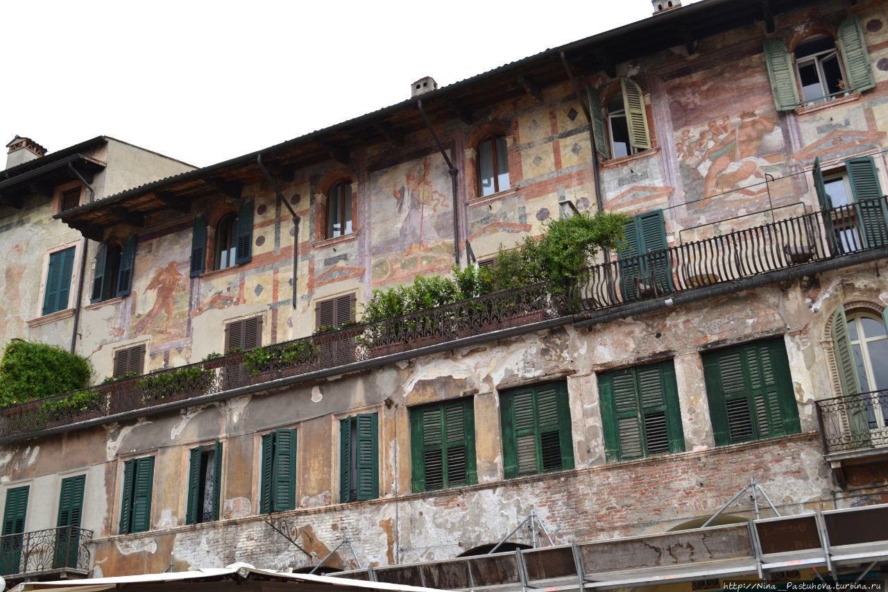 Две площади в самом сердце Вероны Верона, Италия Две площади в самом сердце Вероны Верона, Италия