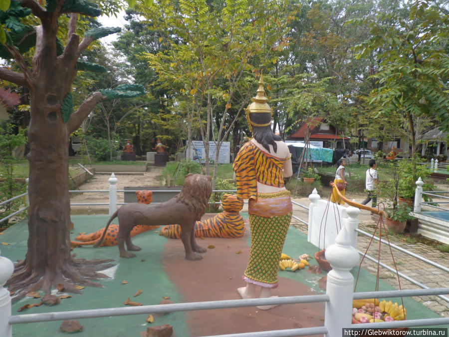 Осмотр скульптур в вате Банг Чак. Вторая группа Пак-Крет, Таиланд