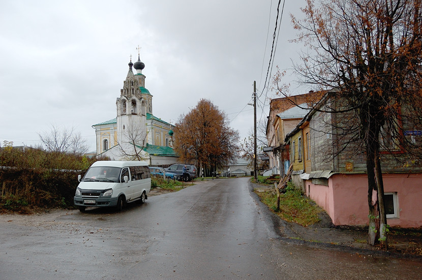 На улочке в старом городе Владимир, Россия