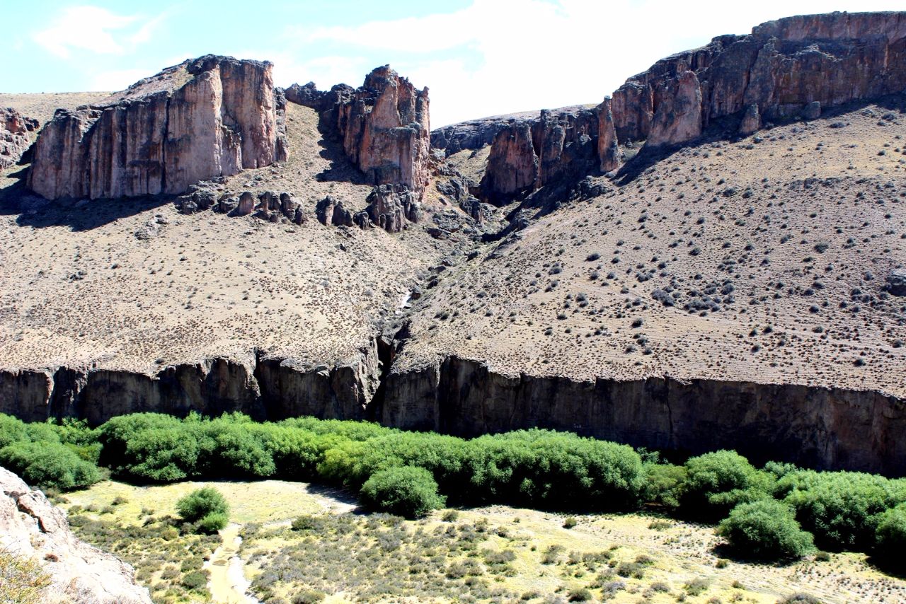 Древнейший археологический памятник в красивом каньоне