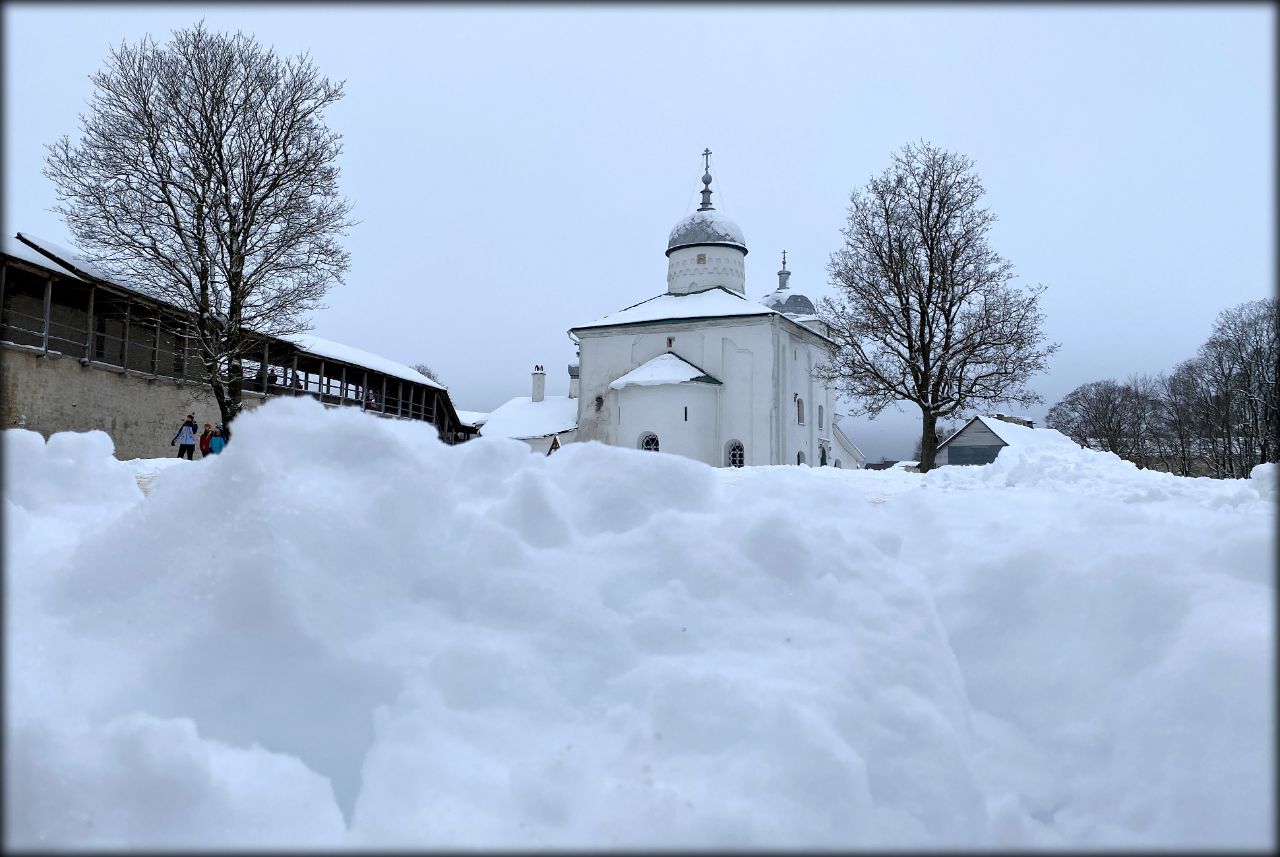 Псковский автовояж — день 2: Остров, Изборск, Печоры