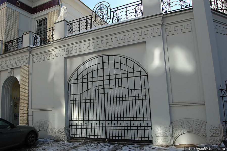 Особняк Скворцова (ул. Е.Ф. Григорьева 49). Замурованный въезд с решеткой