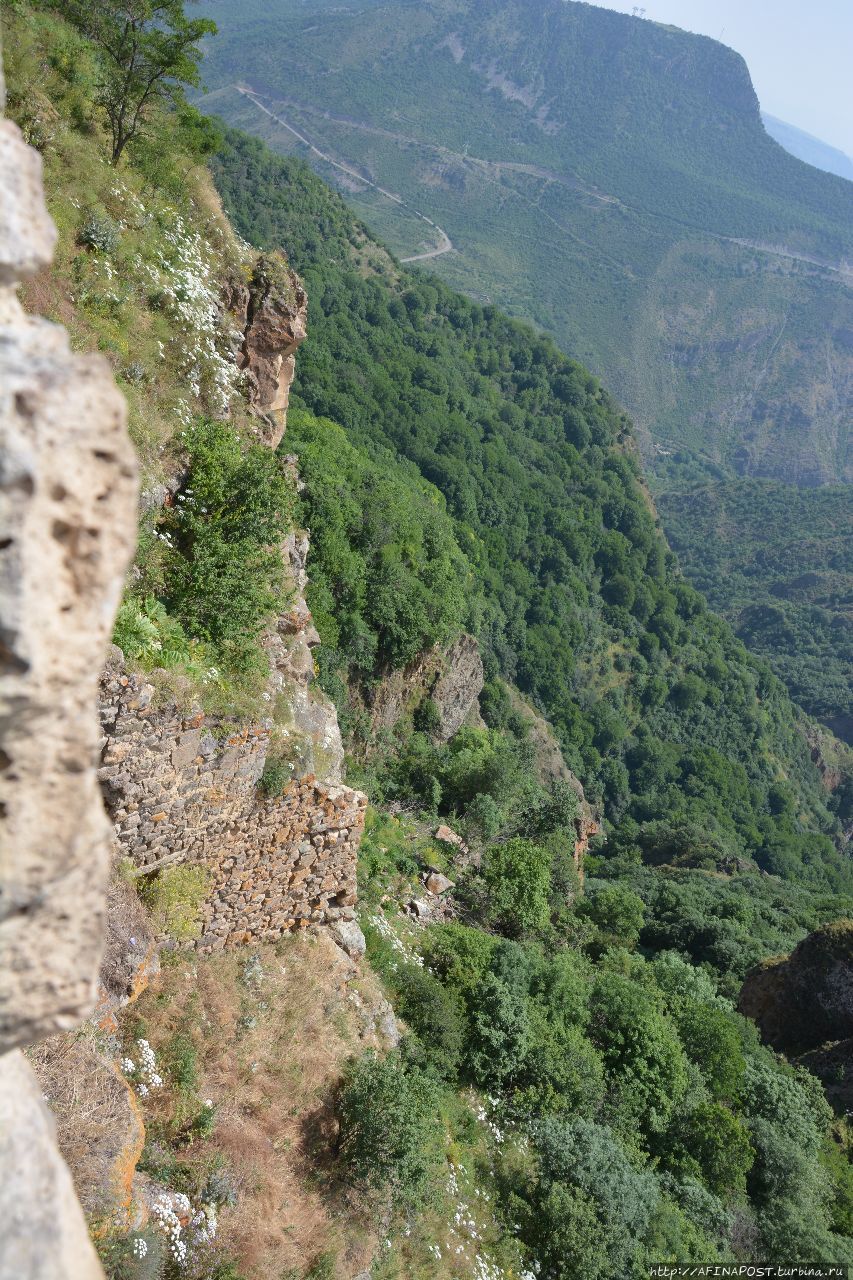 дорога камино-лос-юнгас, боливия. краснополянское шоссе ахцу. карадахская теснина. ущелье аламедин киргизия. геналдонское ущелье северная осетия.