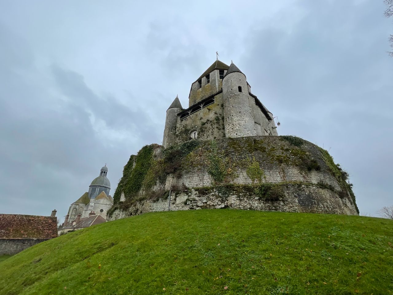 Башня Сезар / Tour César