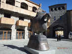площадь в Местиа- памятник царице Тамаре