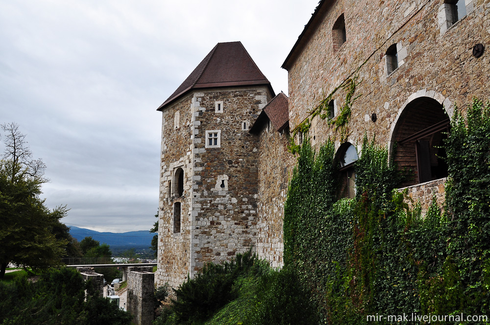 В 1848 году на замке возвели сторожевую башню для выявления возможных пожаров в городе. Любляна, Словения
