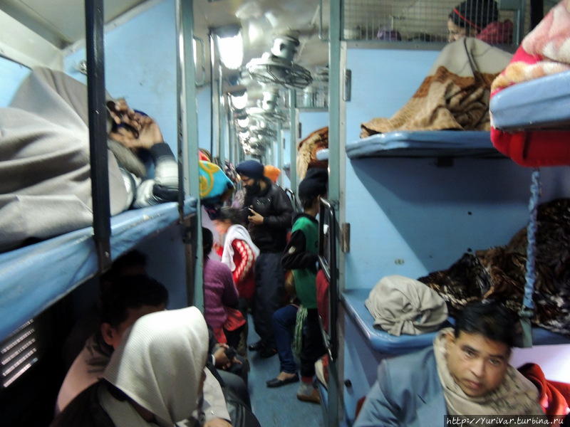 В вагоне Sleeper Class свой комфорт Агра, Индия