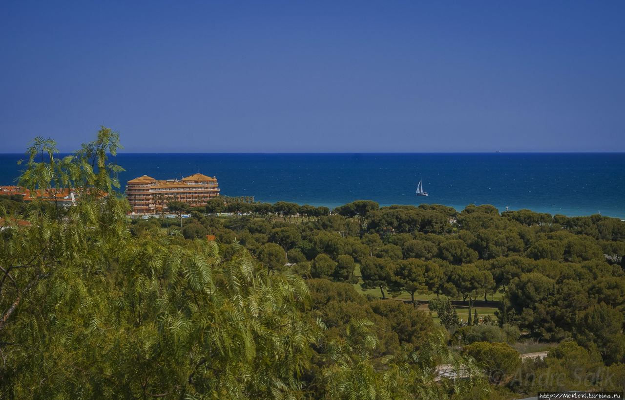 В мае на море Ситжес, Испания