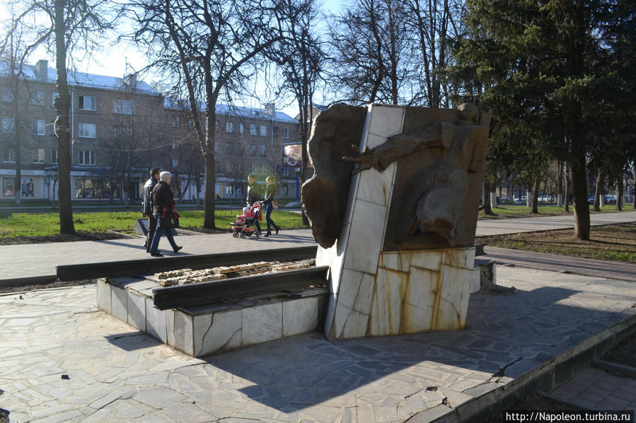 памятник Новомосковск, Россия