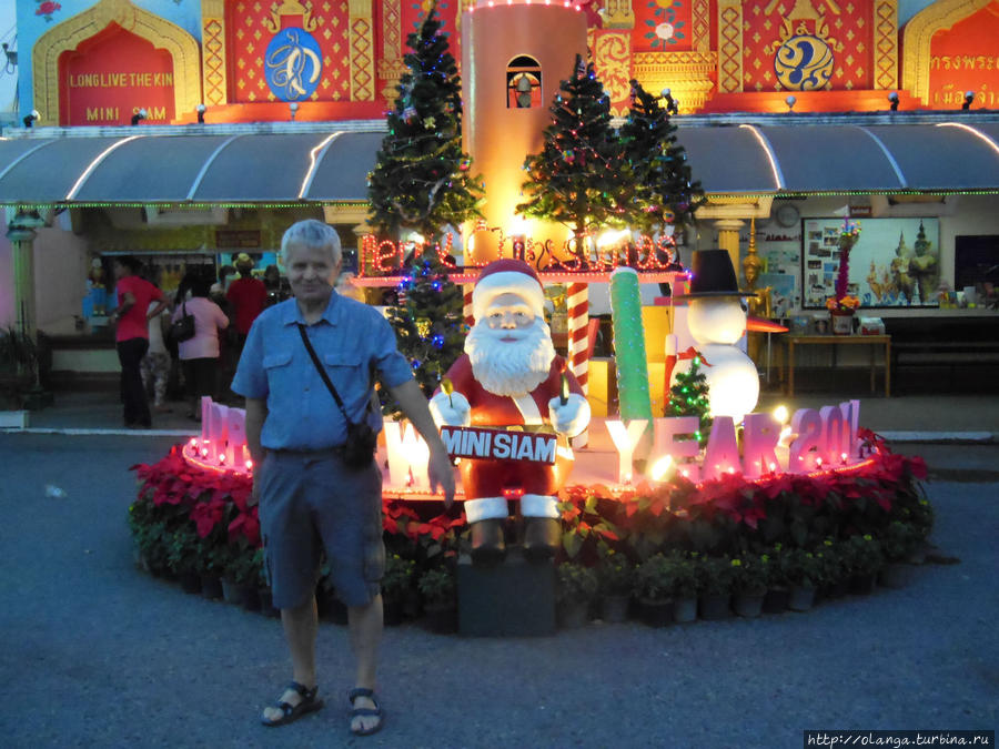 Дед Мороз похож на нашего!!! Таиланд