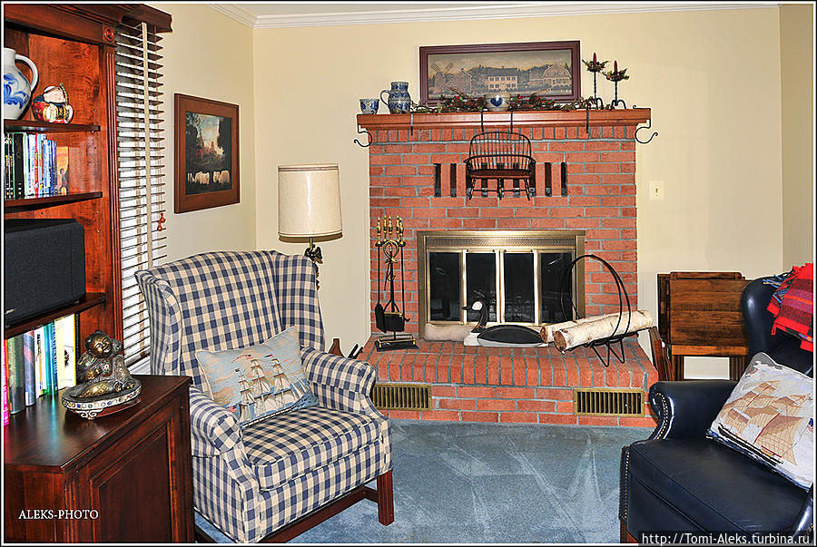 Камин — самый настоящий...
*