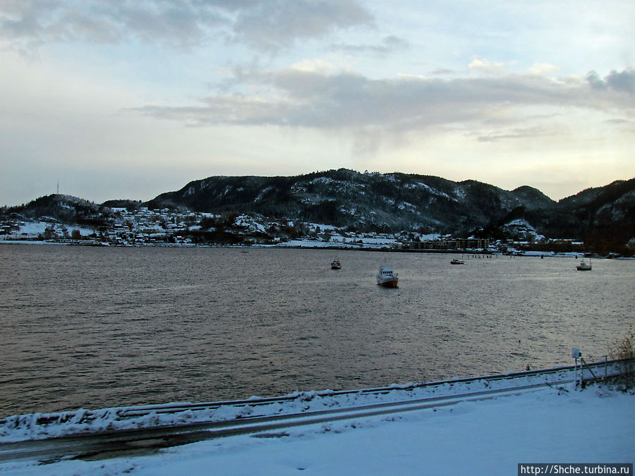 Припорошило наш знакомый фьерд Strindfjorden Вернес, Норвегия