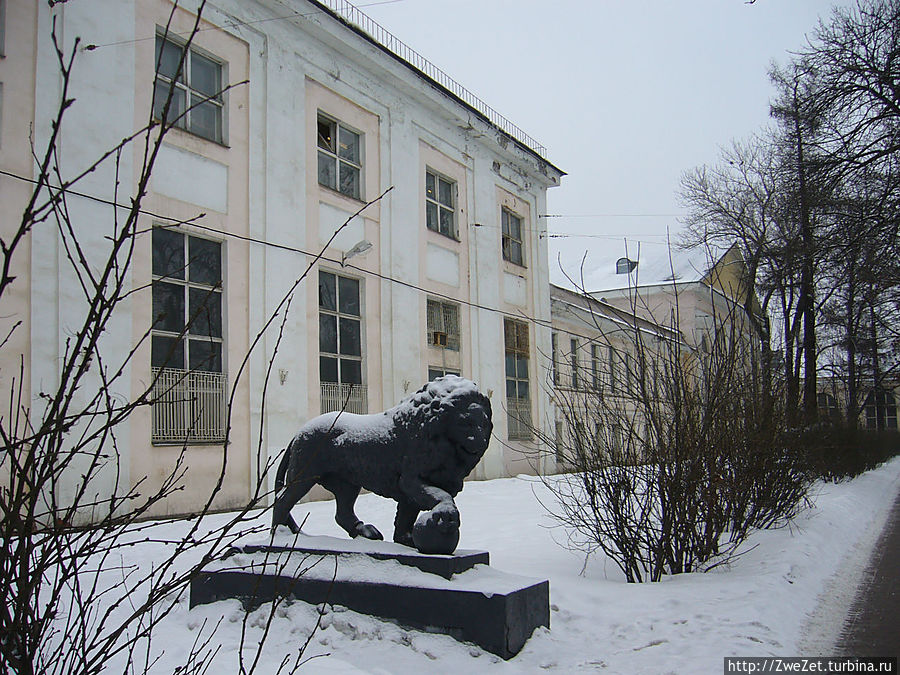 Пролетарский завод славен своим чугунным литьем Санкт-Петербург, Россия