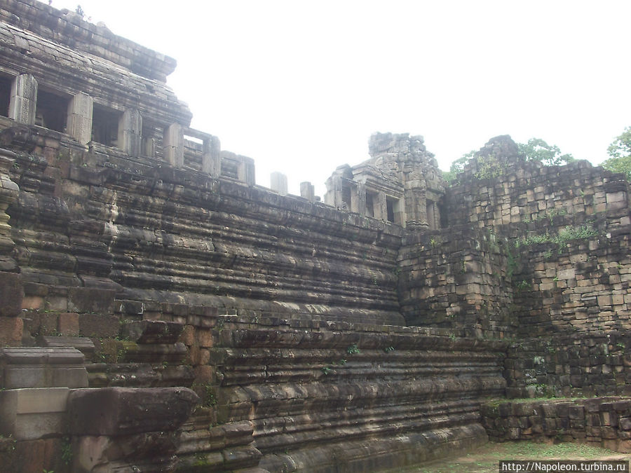 Бапхуон или медная башня Ангкор (столица государства кхмеров), Камбоджа