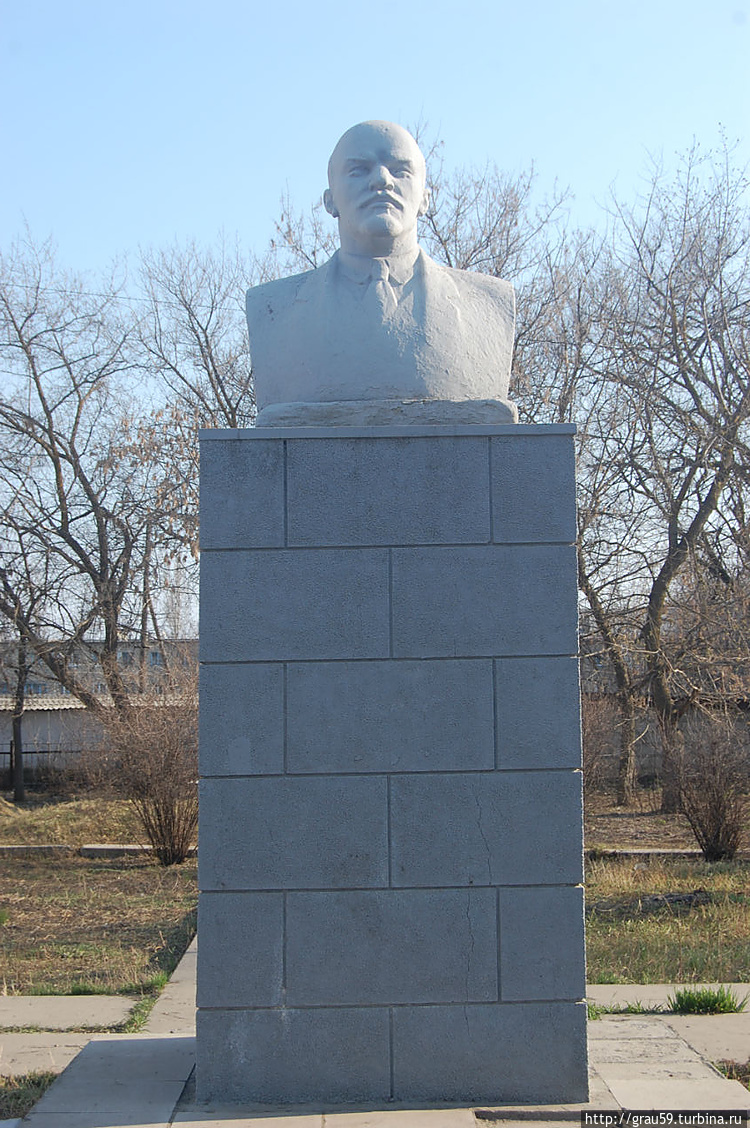 Памятник В.И.Ленину на ул
