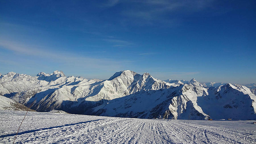 Главный Кавказский хребет Эльбрус (гора 5642м), Россия