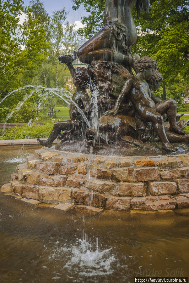 Фонтаны у Латвийской Оперы Рига, Латвия