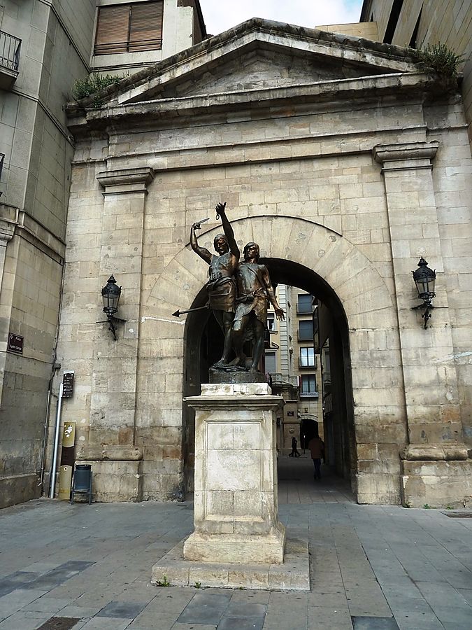 Памятник у Arc del Pont