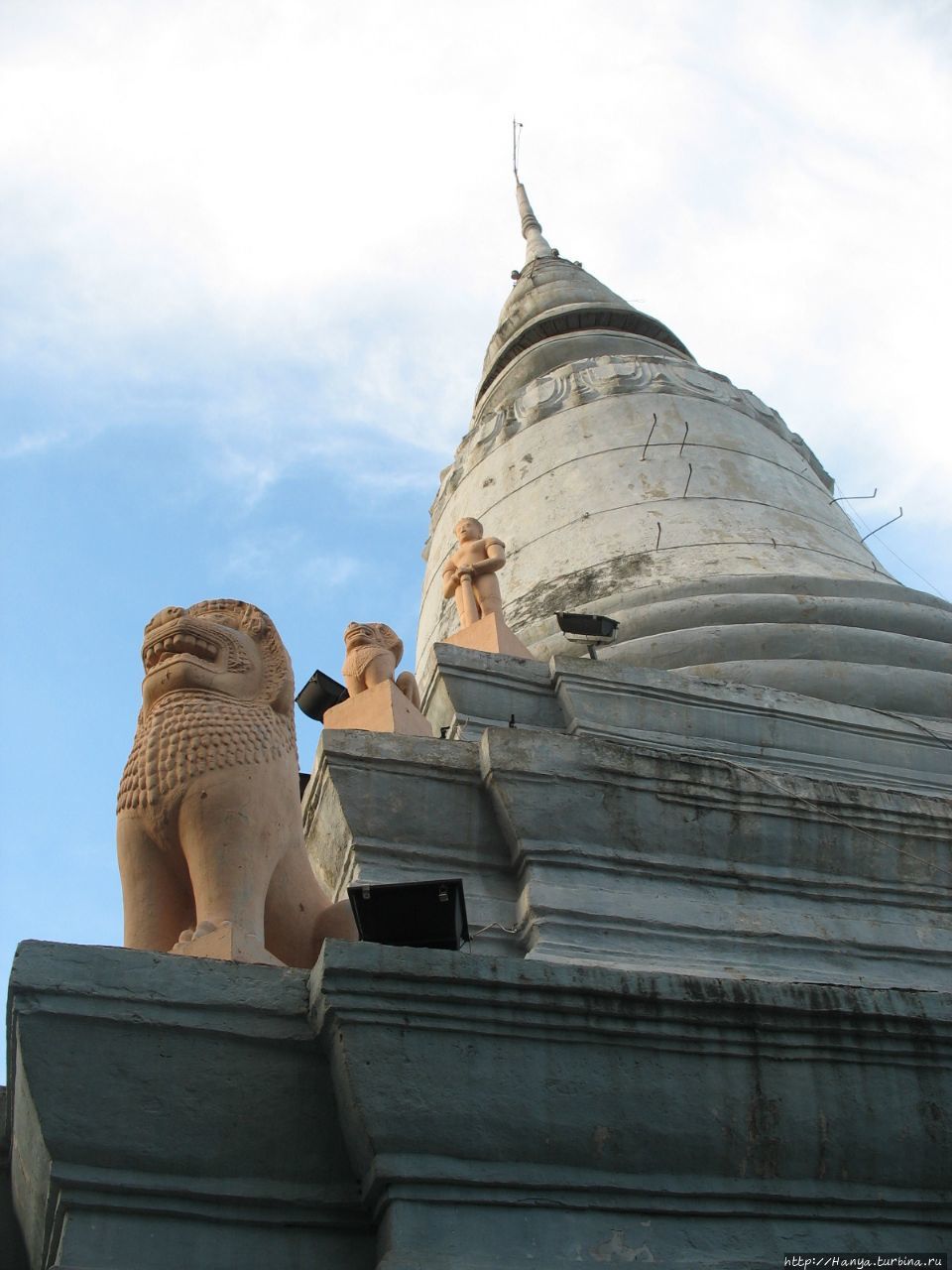 Ват Пном, или Храм на горе. Ступа с прахом короля