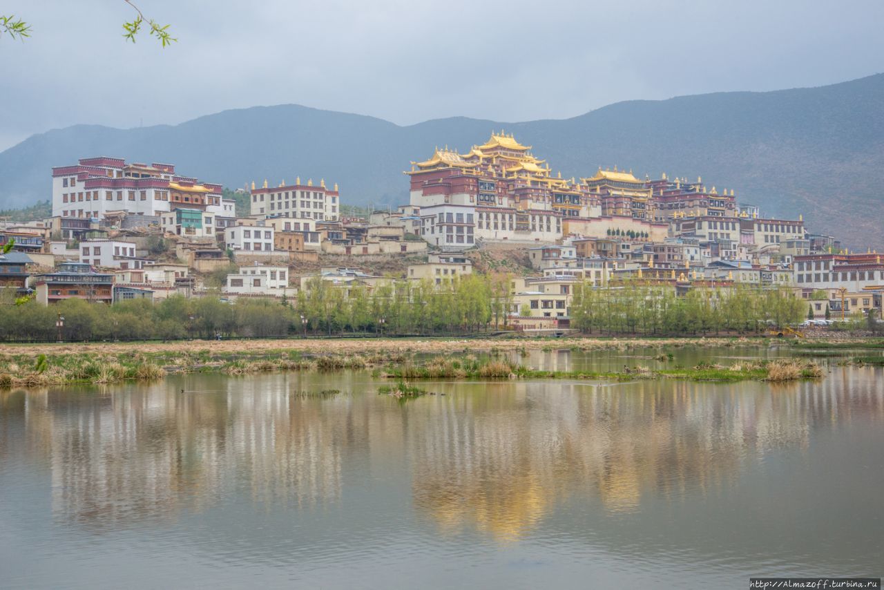 монастырь Ганден Самцелинг / Songzanlin Lamasery