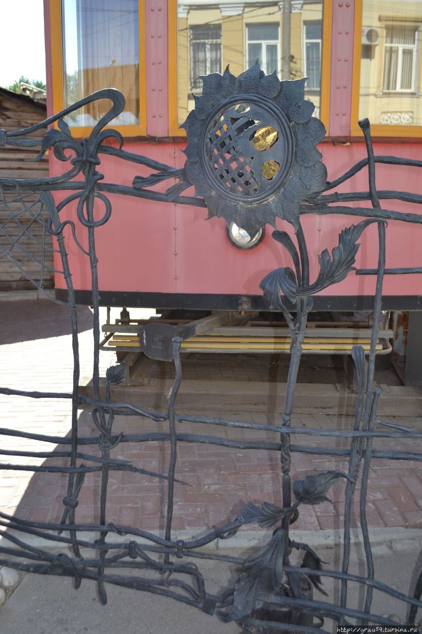 Железные кружева возле мельницы Энгельс, Россия