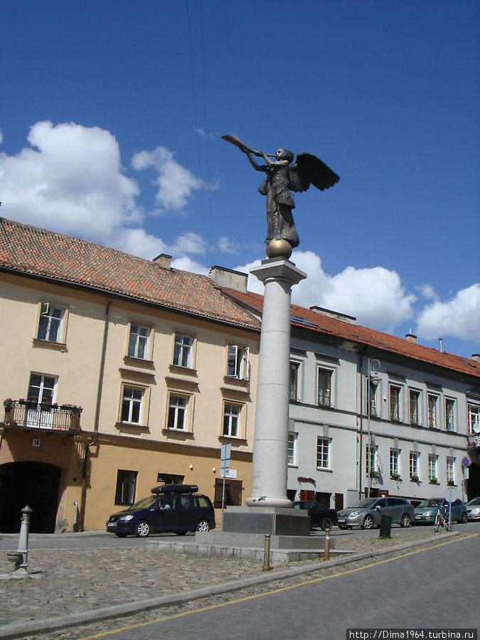 Символ Ужуписа — трубящий ангел Вильнюс, Литва