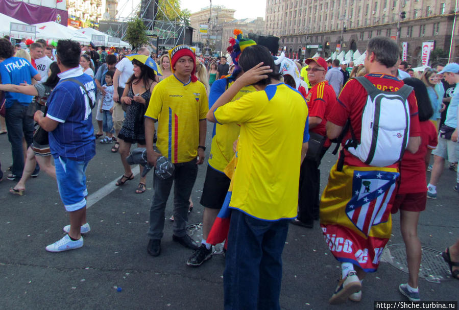вот ребята из Эквадора — чешут репу в непонятке, как сюда попали:)) Киев, Украина