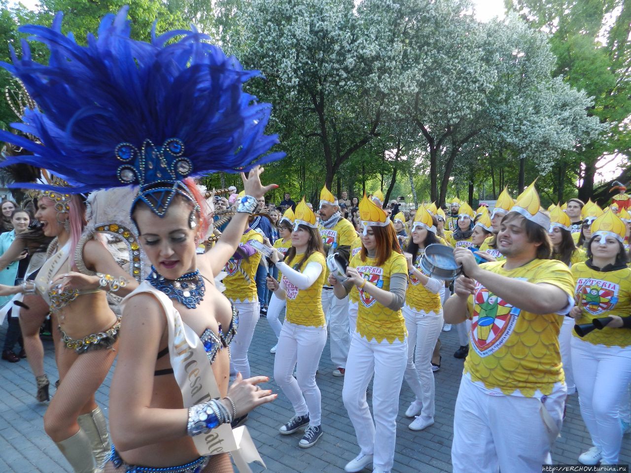 Карнавал 2024 москва. Карнавал 2024 москва. Карнавал в рио-де-жанейро бразилия. Бразильский карнавал 2024 когда. Карнавал 2024 москва.